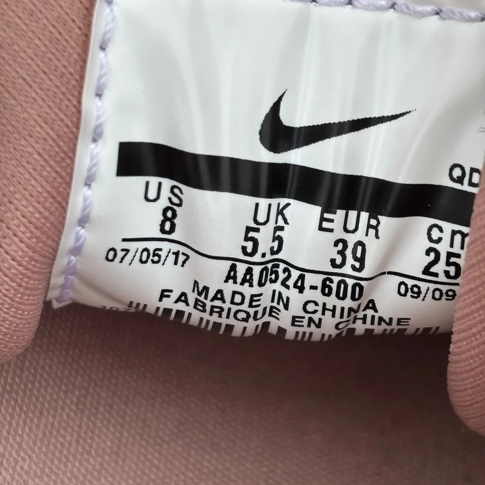 Nike Air Haurache Run in Particle Pink Suede Sneaker Sz 8